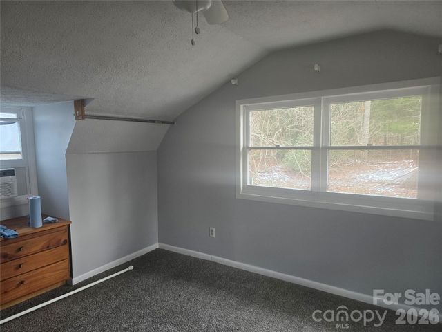 1480 Davis Mountain Road, Hendersonville, NC 28739
