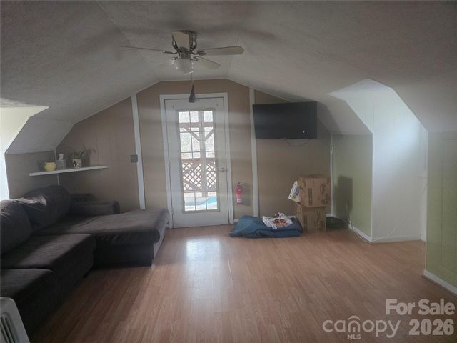 1480 Davis Mountain Road, Hendersonville, NC 28739