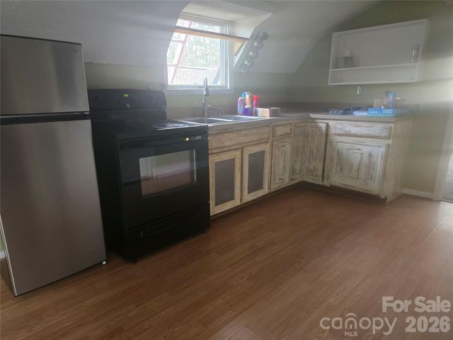 1480 Davis Mountain Road, Hendersonville, NC 28739