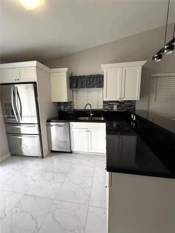 14731 N Beckley Sq, Davie, FL 33325