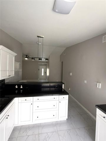 14731 N Beckley Sq, Davie, FL 33325