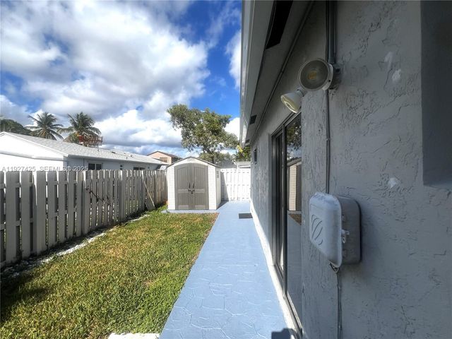 14731 N Beckley Sq, Davie, FL 33325