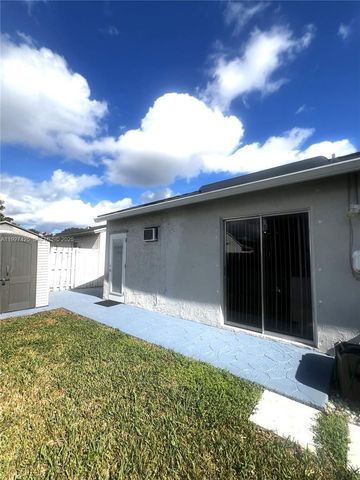 14731 N Beckley Sq, Davie, FL 33325