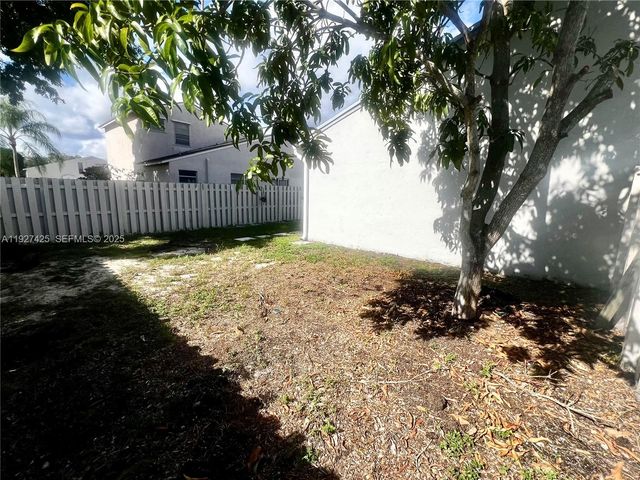 14731 N Beckley Sq, Davie, FL 33325