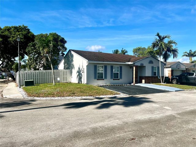 14731 N Beckley Sq, Davie, FL 33325
