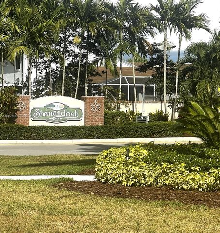 14731 N Beckley Sq, Davie, FL 33325