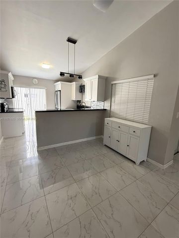 14731 N Beckley Sq, Davie, FL 33325