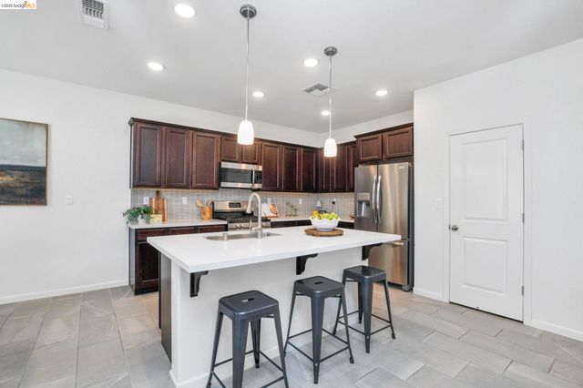 167 Davisco Dr, Oakley, CA 94561