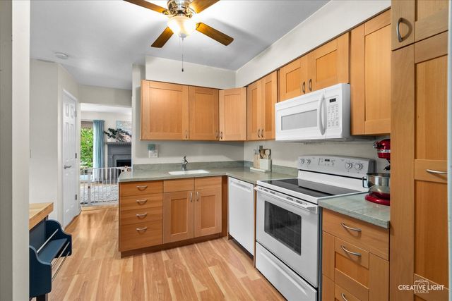 2S701 Timber Drive 701, Warrenville, IL 60555