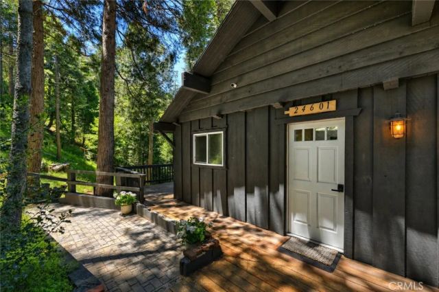 24601 Geneva Drive, Crestline, CA 92325