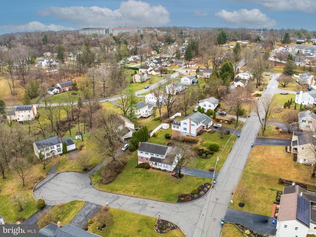 913 BAYLOWELL DR, West Chester, PA 19380