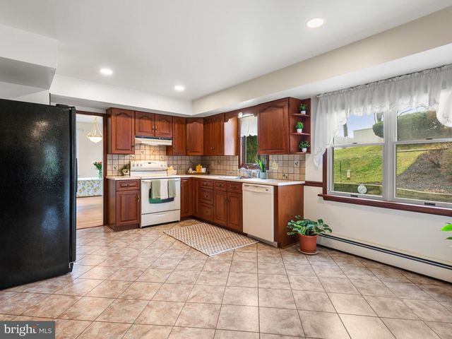 913 BAYLOWELL DR, West Chester, PA 19380