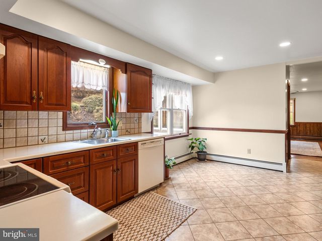 913 BAYLOWELL DR, West Chester, PA 19380