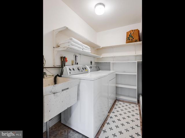 913 BAYLOWELL DR, West Chester, PA 19380