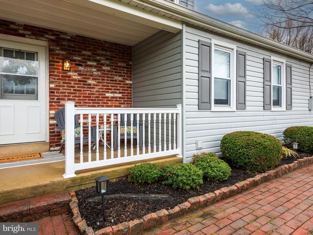 913 BAYLOWELL DR, West Chester, PA 19380