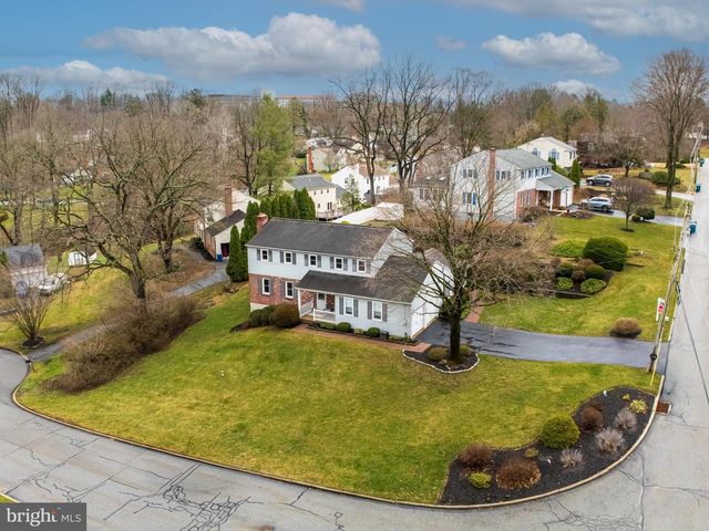 913 BAYLOWELL DR, West Chester, PA 19380