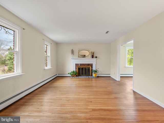 913 BAYLOWELL DR, West Chester, PA 19380