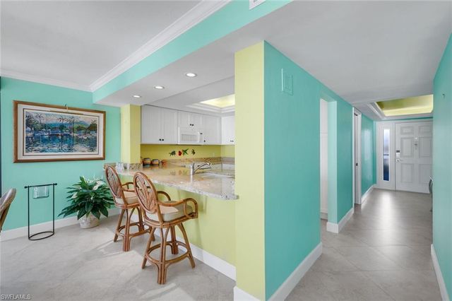 9715 Gulf Shore DR 104, Naples, FL 34108