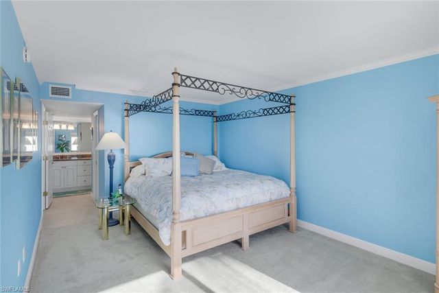 9715 Gulf Shore DR 104, Naples, FL 34108