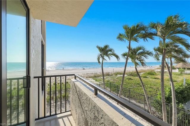 9715 Gulf Shore DR 104, Naples, FL 34108