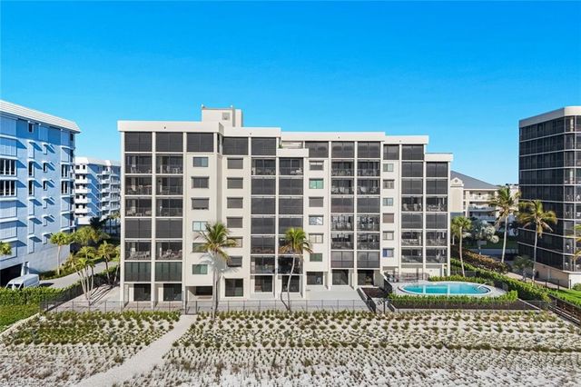 9715 Gulf Shore DR 104, Naples, FL 34108