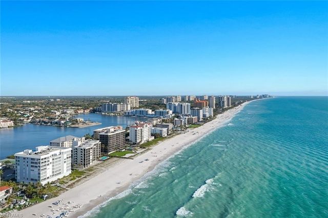 9715 Gulf Shore DR 104, Naples, FL 34108