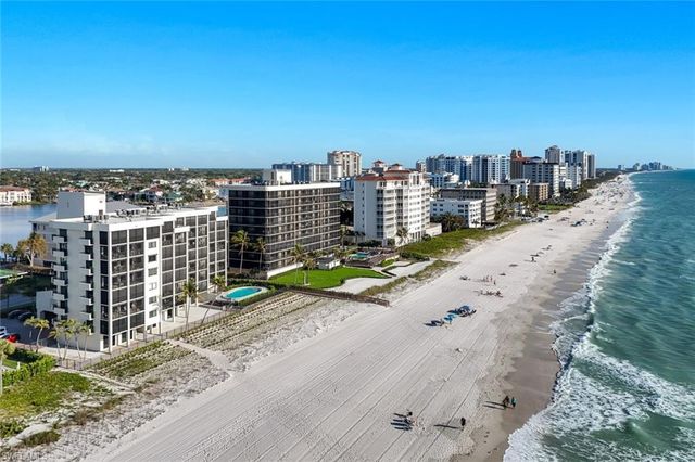 9715 Gulf Shore DR 104, Naples, FL 34108