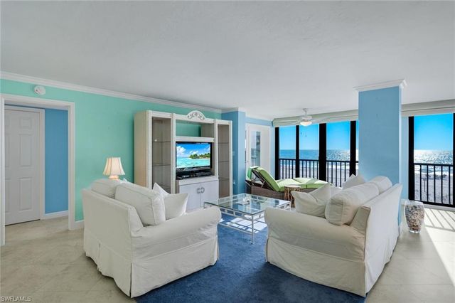 9715 Gulf Shore DR 104, Naples, FL 34108