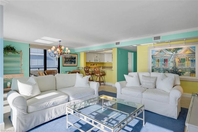 9715 Gulf Shore DR 104, Naples, FL 34108