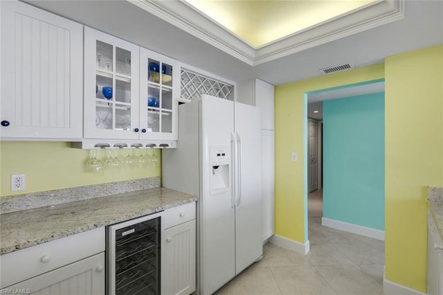 9715 Gulf Shore DR 104, Naples, FL 34108