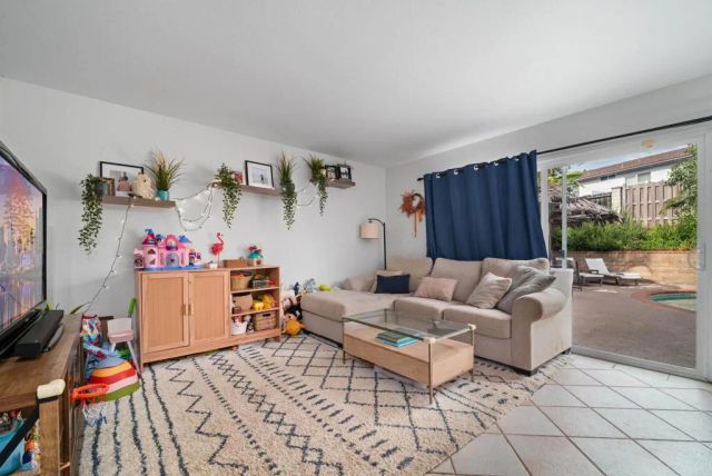 1015 Sparrow Ct, San Marcos, CA 82078