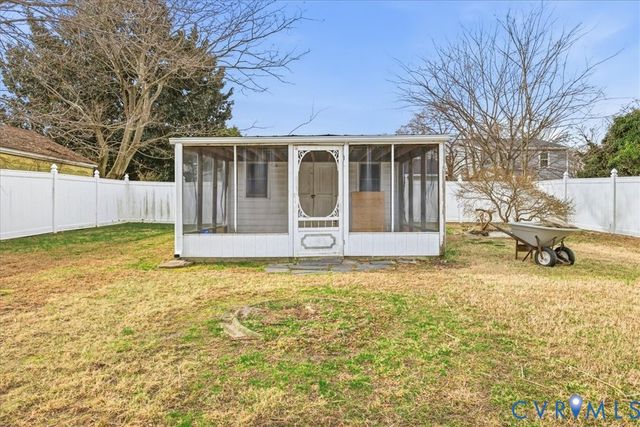 718 Kensington Ave, Colonial Heights, VA 23834