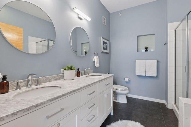 2840 Bryant Avenue S E302, Minneapolis, MN 55408