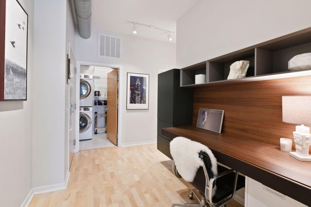 2840 Bryant Avenue S E302, Minneapolis, MN 55408