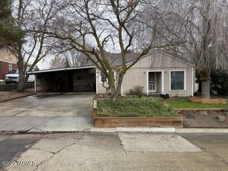 S 215 18th Ave, Yakima, WA 98902