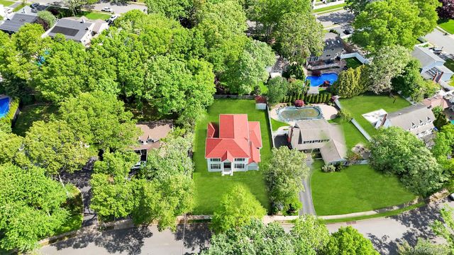 11 Amboy Lane, Lake Grove, NY 11755
