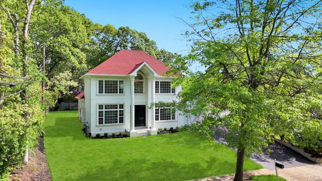 11 Amboy Lane, Lake Grove, NY 11755