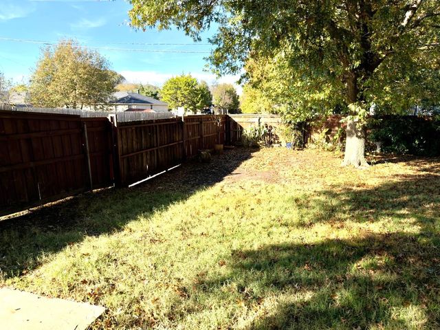 301 E Milas Lane, Glenn Heights, TX 75154