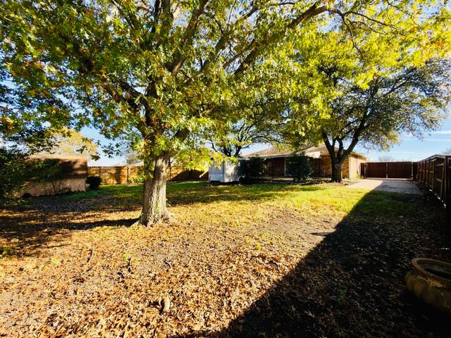 301 E Milas Lane, Glenn Heights, TX 75154