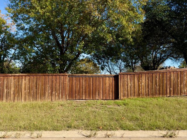301 E Milas Lane, Glenn Heights, TX 75154