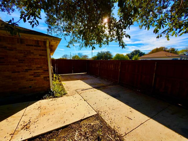 301 E Milas Lane, Glenn Heights, TX 75154