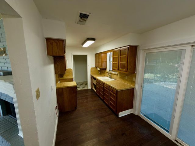 301 E Milas Lane, Glenn Heights, TX 75154