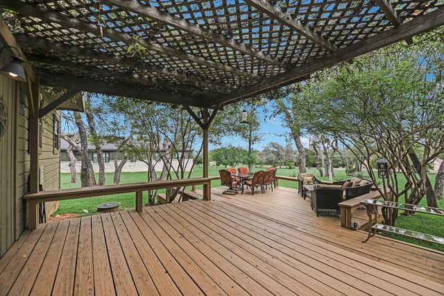 424 Bedford DR, Spicewood, TX 78669