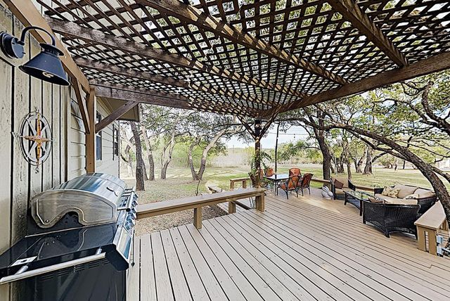 424 Bedford DR, Spicewood, TX 78669
