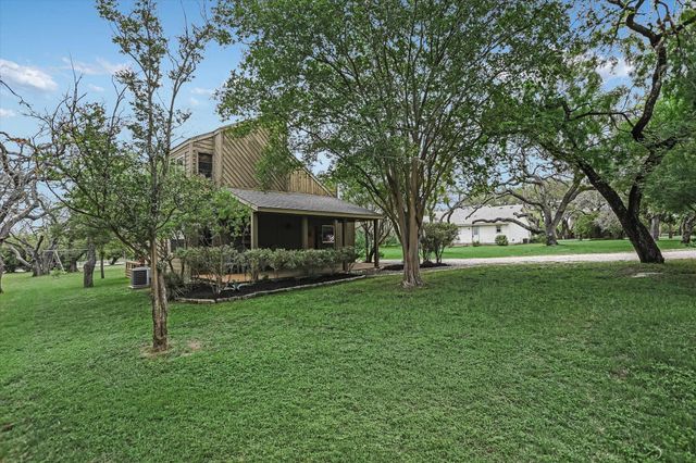 424 Bedford DR, Spicewood, TX 78669