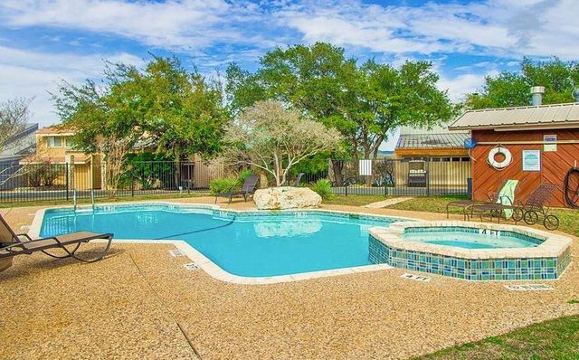 424 Bedford DR, Spicewood, TX 78669