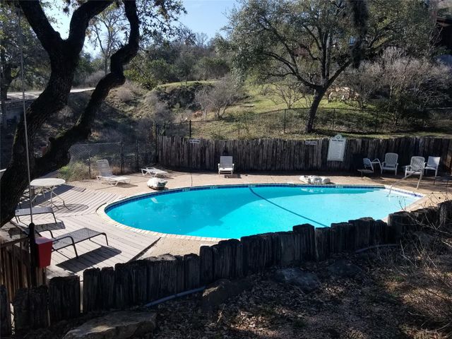 424 Bedford DR, Spicewood, TX 78669