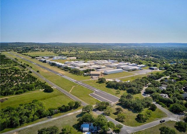 424 Bedford DR, Spicewood, TX 78669