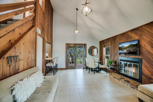 424 Bedford DR, Spicewood, TX 78669
