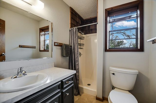 424 Bedford DR, Spicewood, TX 78669